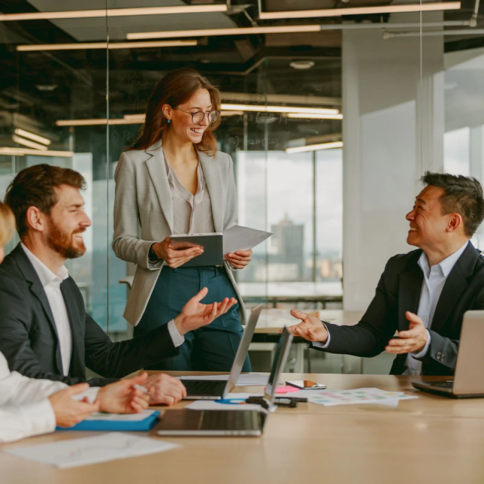 Projektteam in einer Job-Besprechung