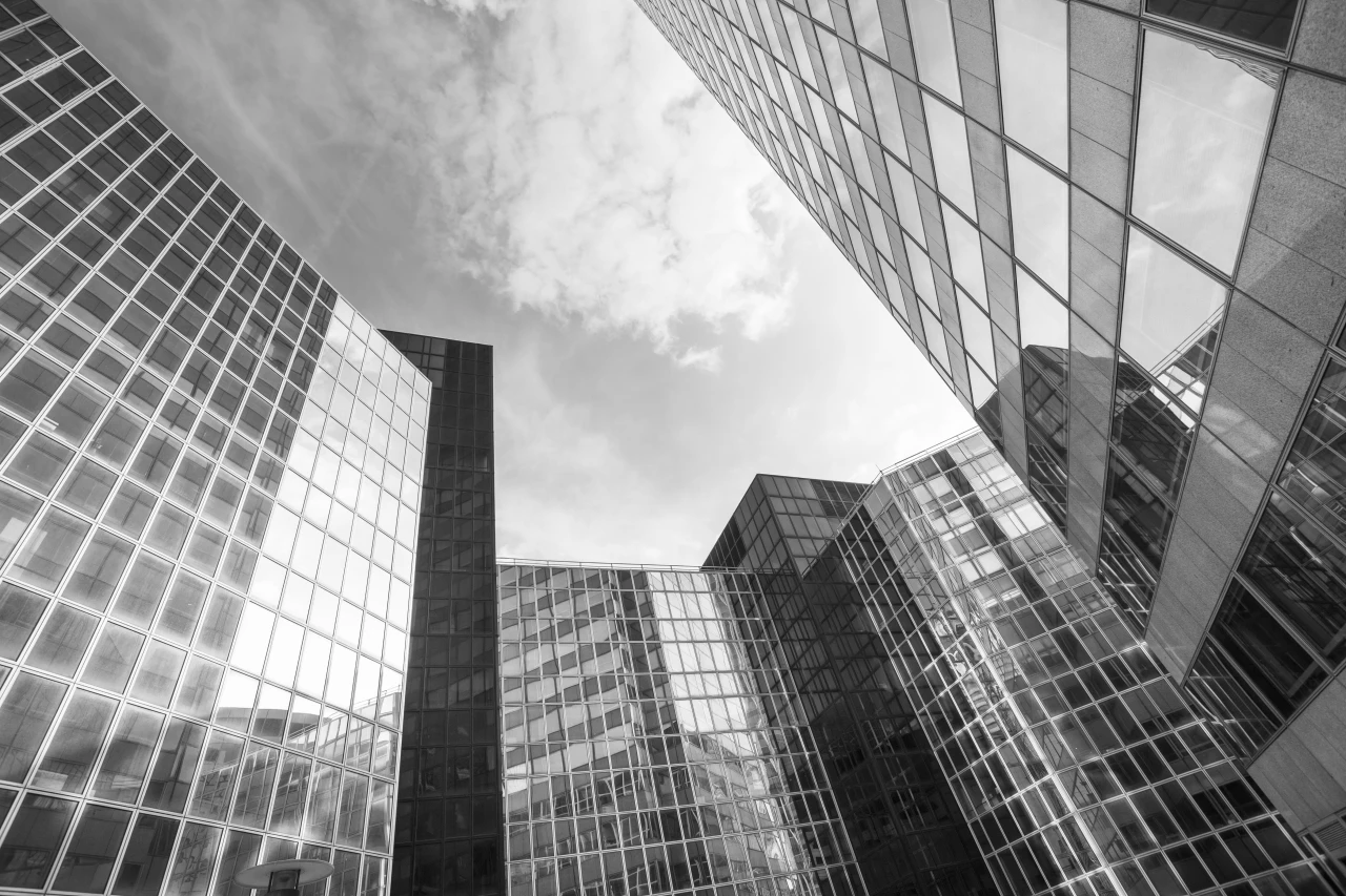 Skyline mit Glasfronten von B&uuml;rogeb&auml;uden